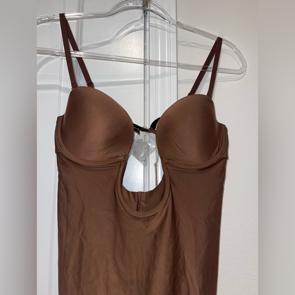 NWT Skims Deep plunge shapewear mid thigh bodysuit - Picture 7 of 9
